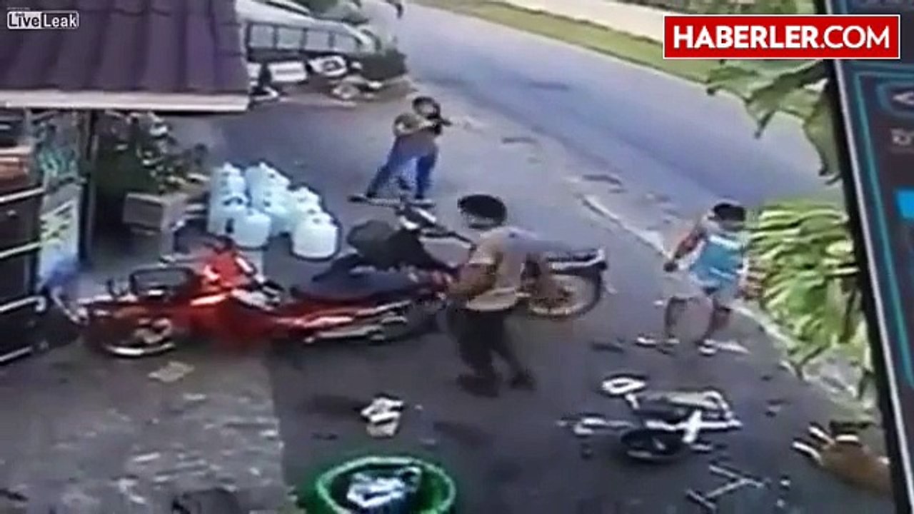 Motorsiklet Tamircisi ve Müşterisi, Ölümden Son Anda Kurtuldu