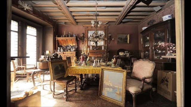 Il entre dans un appartement abandonné à Paris après 70 ans. Ce qu’il trouve dedans est impressionnant