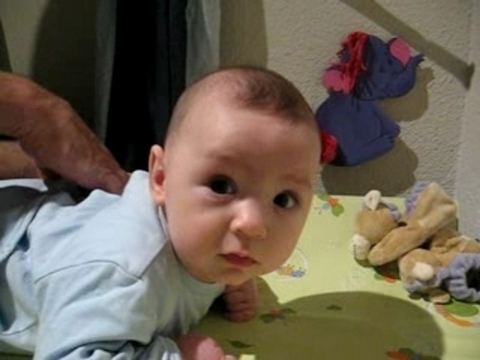 jonah sur ca table a langer.