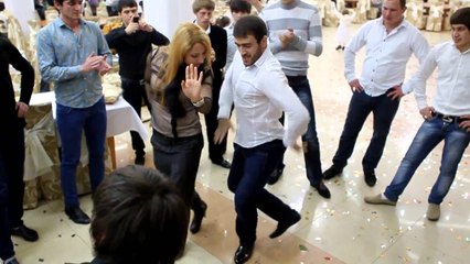 Зажигательная лезгинка очень круто смотреть всем