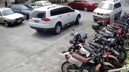 Regis essaie de faire demi-tour