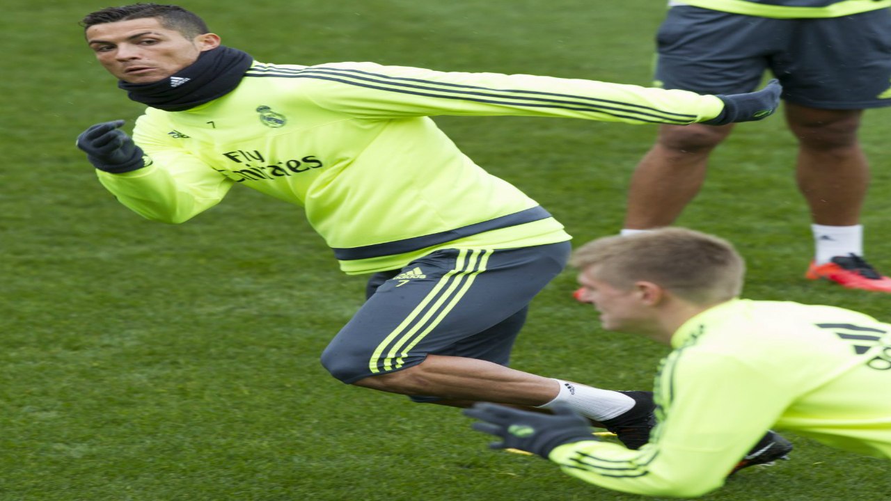 Entrenamiento 12/02/2016 Cristiano Ronaldo y Kroos se pican a sprints  ¿Quién ganará