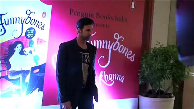 Akshay Kumar s FIRST LOOK In Rustom Bollywood Asia