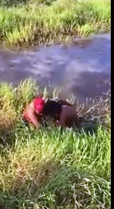 NGERI PRIA INI DUEL DENGAN IKAN LELE RAKSASA