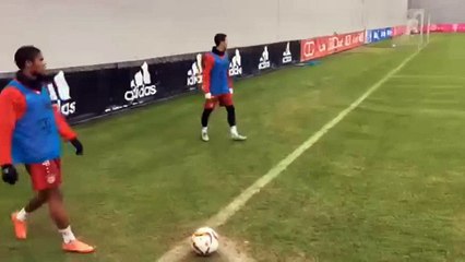 Douglas Costa İmkansızı Başardı!