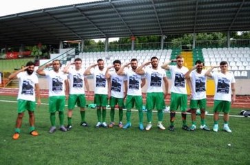 Asi Tayfa, Maça "Sizin Ölünüz Leş, Diriniz Kalleştir" Pankartıyla Maça Çıktı