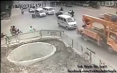 1 dakika içerisinde 5 kaza yapan motor sürücüsü! Yok Böyle B