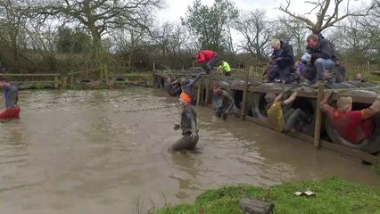 Antoine participe à la tough guy competition - L'émission d'Antoine du 12/02 - CANAL+