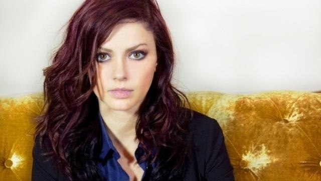 Sanremo 2016 Annalisa smentisce le voci sulla sua gravidanza e parla dell'amore per la fisica