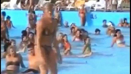 ЛЕЖУ НА ПЛЯЖУ .прикольный клип