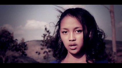 STARAY ft ERICA   -    Mba tsenao   (gasy HD 2016)
