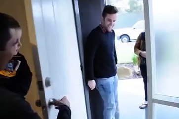 Ребенок увидел близнеца отца