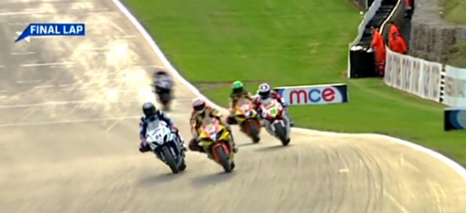 Finale du British Superbike 2011 : deux derniers tours de folie