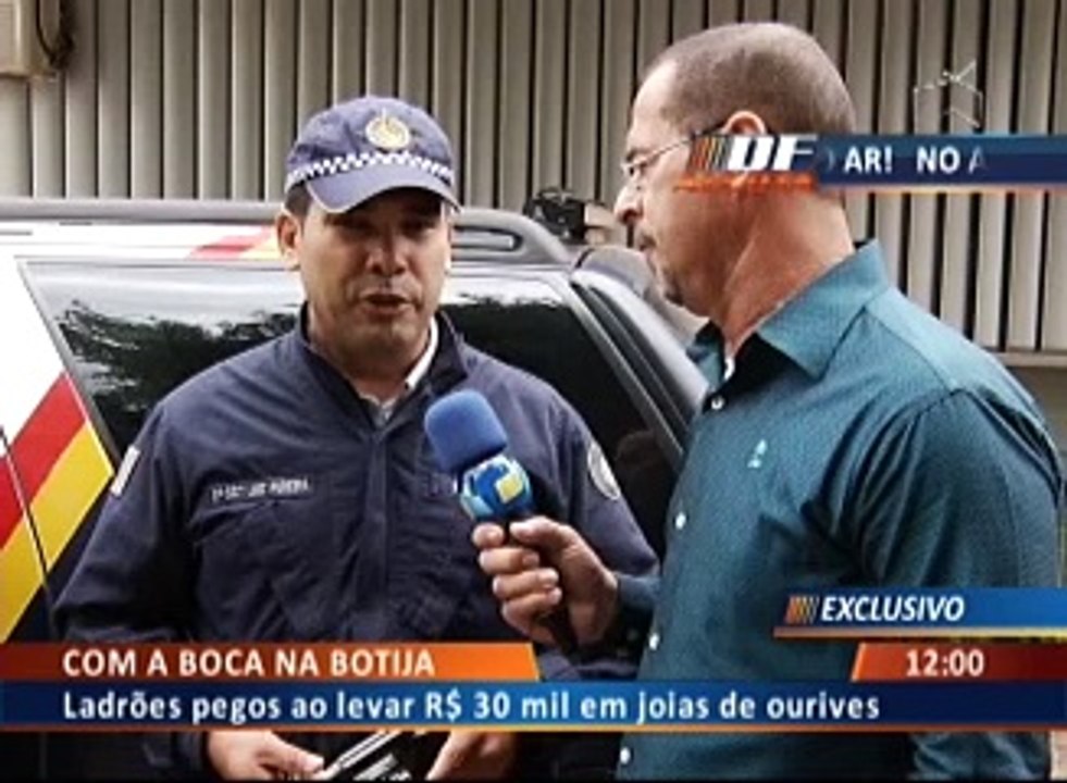 COM A BOCA NA BOTIJA