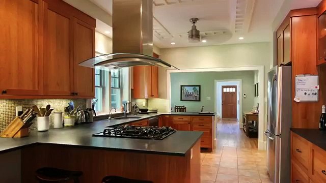 Дизайн потолка на кухне