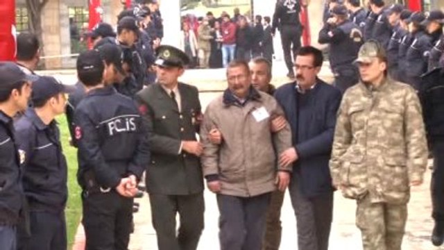 Görüntü Dökümü : - Şehit Cenazesinin Camiye Gelişi- Yakınlarının Ağlaması- Gıda, Tarım ve...