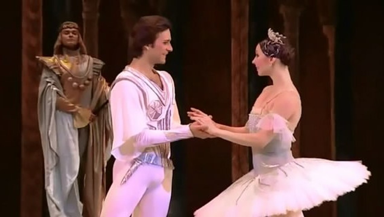 Raymonda  Act 1 - Maria Aleksandrova, Ruslan Skvortsov 2012