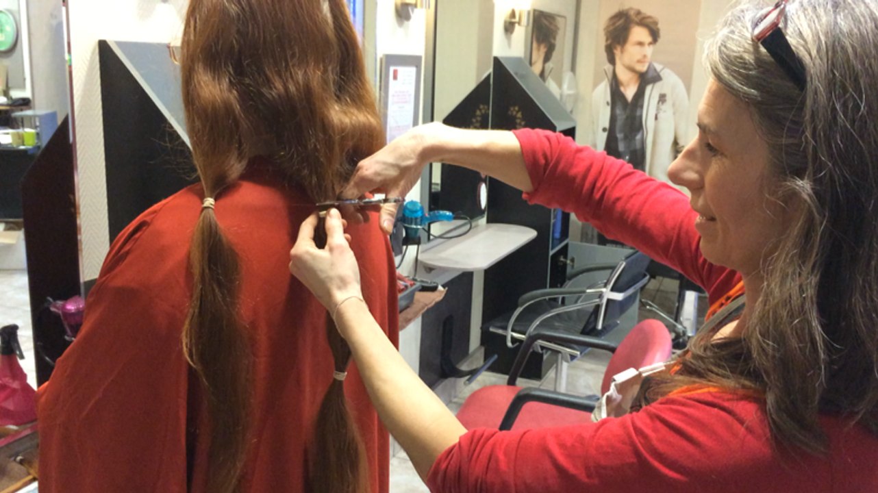 Elle donne ses cheveux au profit de patients en chimiothérapie