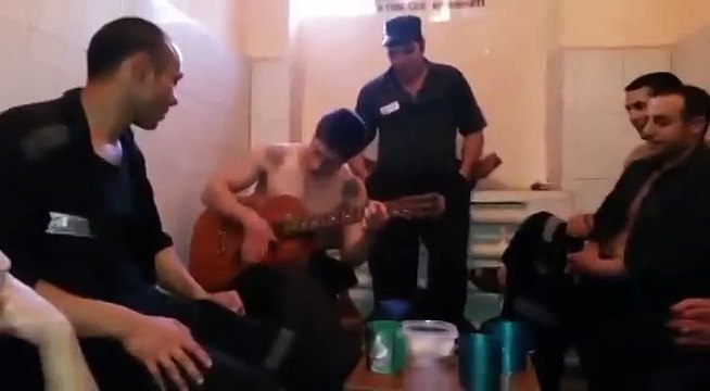 Цыган на зоне , голос просто супер, Классный голос жаль не в том месте поет