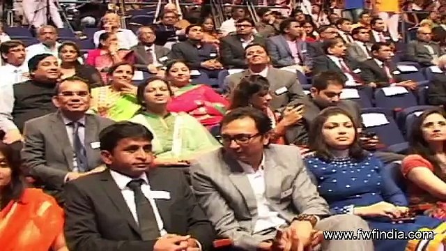 Kareena Kapoor Dances with Salman Khan at Bigg Boss | Fevicol Item Number!!!