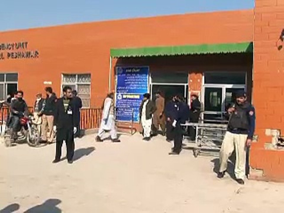 Udhar Wapis Mangne Pe Dono Ankhen Nikal Lee