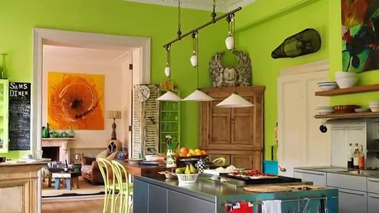 Кухня с островом  практично и изысканно