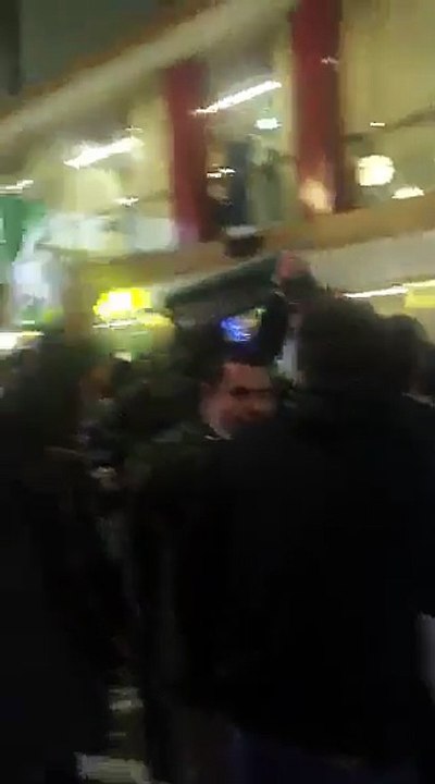 Adeptos do Sporting apoiam equipa no Aeroporto