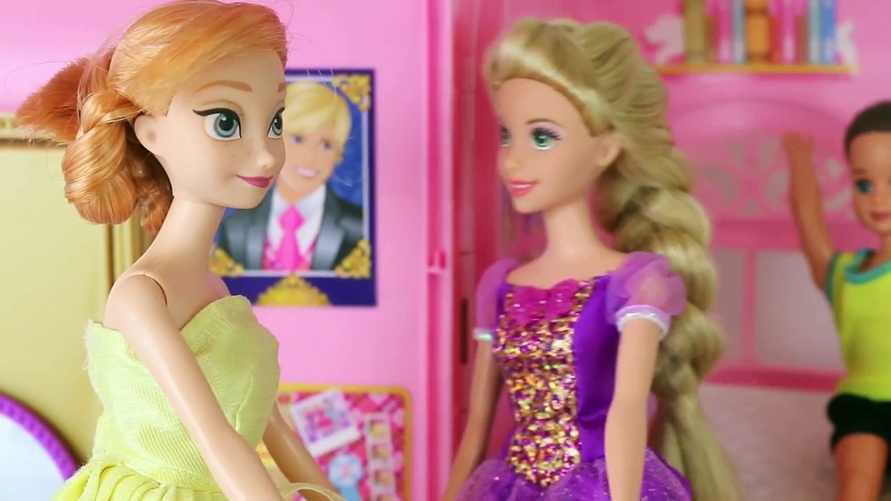 Frozen Elsa Barbie Ball Disney Frozen Ice Palace Anna, Kristoff, Prince Dance Party DisneyCarToys