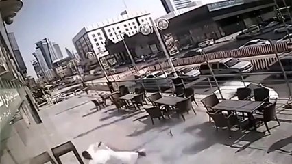 ESCAPA DE LA MUERTE POR MILÍMETROS (360p)