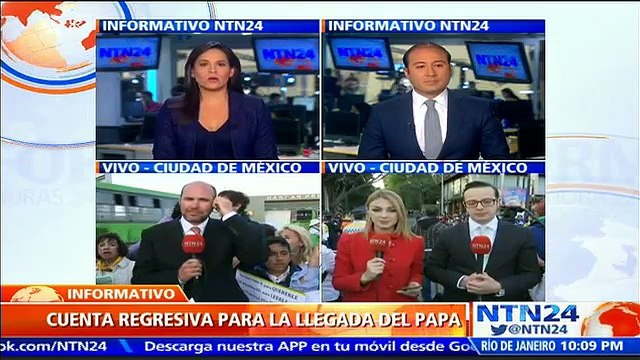 Cientos de feligreses esperan a la afueras del aeropuerto de Ciudad de México para recibir al papa Francisco