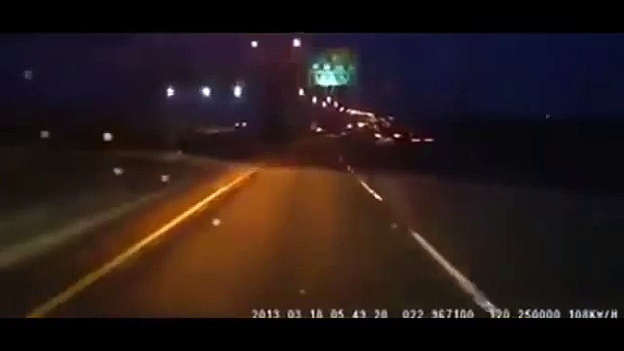 ESQUIVA UN ACCIDENTE Y SE QUITA DE ENMEDIO (360p)