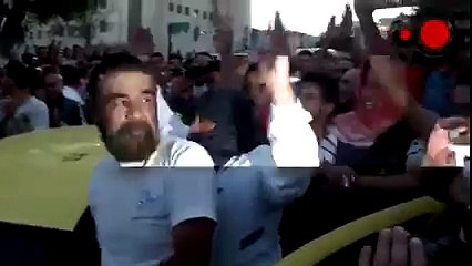 شاهد ماذا حصل عندما وجد رجل يشبه الرئس العراقي الراحل صدام .