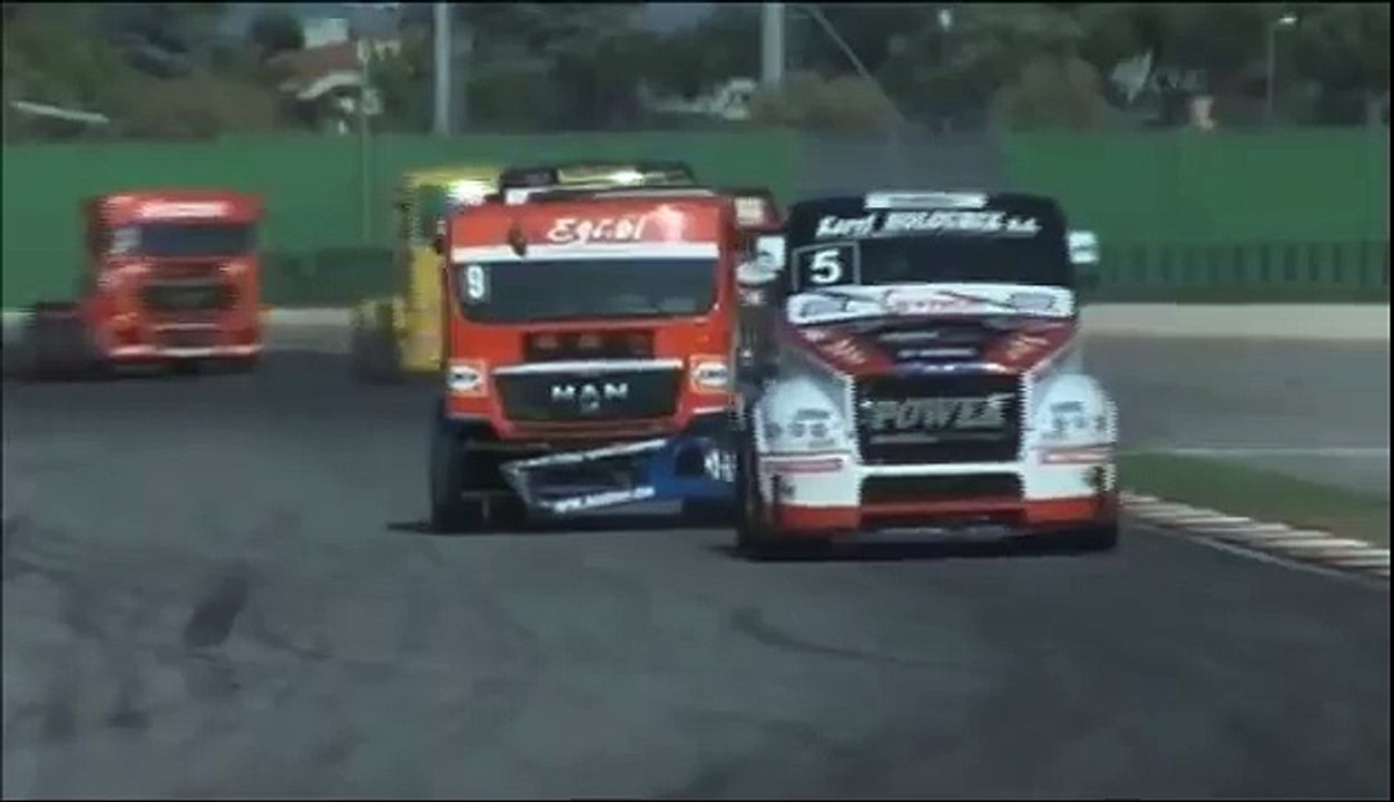 Spectacular Super Truck crash 2011