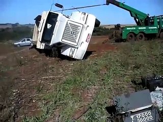Umgestürzter Volvo LKW - Truck crash