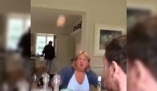 Il jette un œuf à sa mère tous les jours (Compilation)