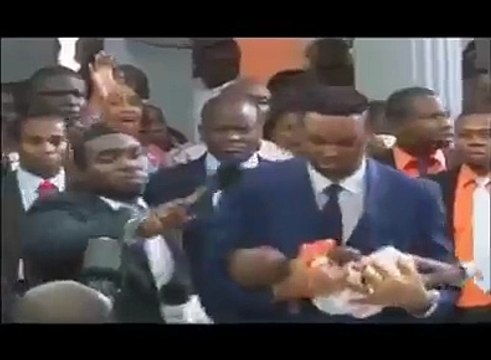 un pasteur ressuscite un bébé au nom puissant de Jésus-Christ
