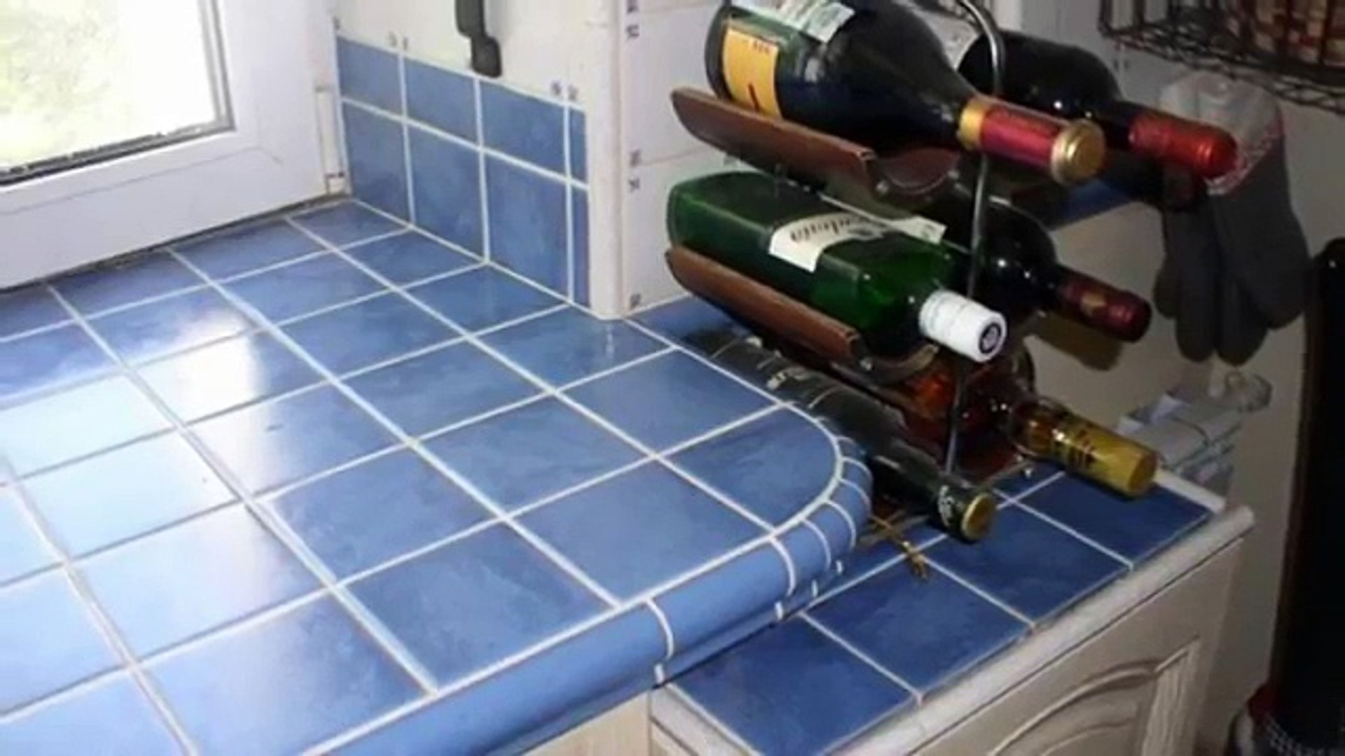 ⁣Подоконные столики в интерьере маленькой кухни