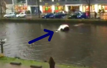 Batmak Üzere Olan Arabadan Kadın ve Çocukları Böyle Kurtardılar