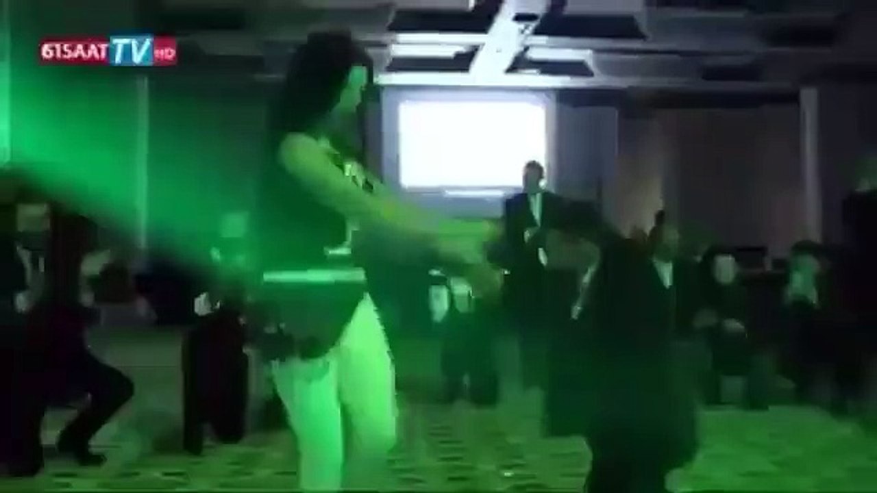 KÖKSAL BABA GECE HAYATINDA KIZLARLA OYNUYOR