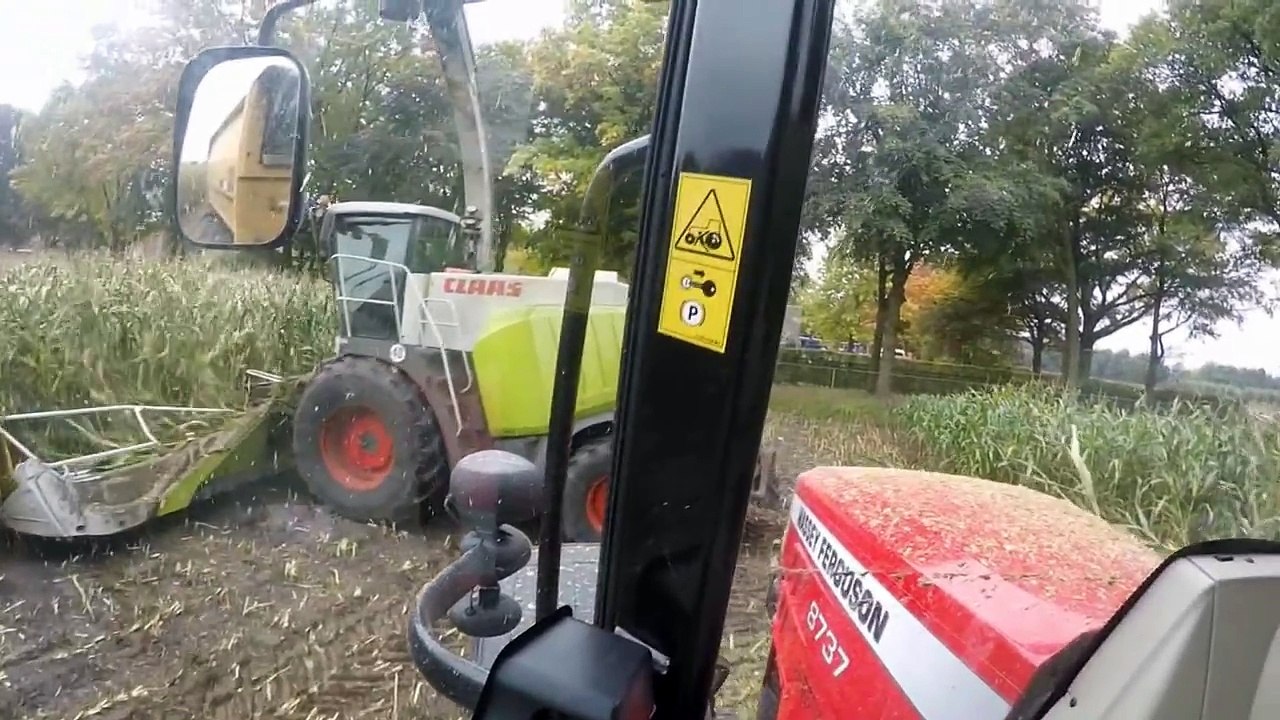 Massey Ferguson 8737 Van Bakel meerijden in de maïsoogst Trekkerweb