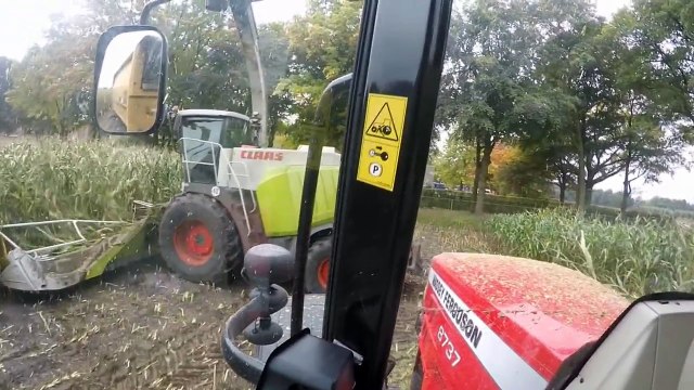 Massey Ferguson 8737 Van Bakel meerijden in de maïsoogst Trekkerweb