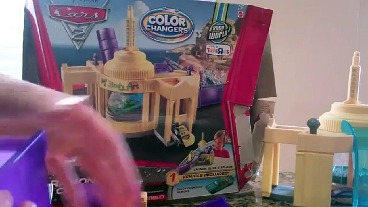 Cars 2 Ramones Color Playset by Mattel Color Changers Disney Pixar Cars 1 vs. Cars 2 Toy Review