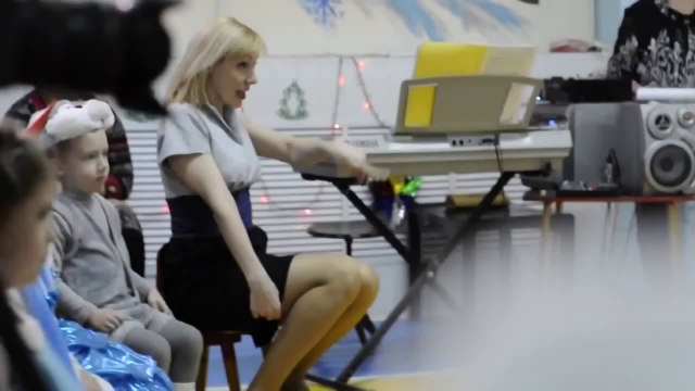 Мужик снял утренник сына в детском саду