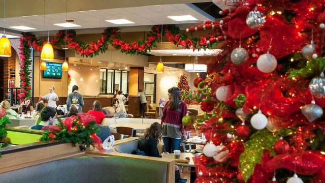 Новогодний офис-Как украсить офис к новому году