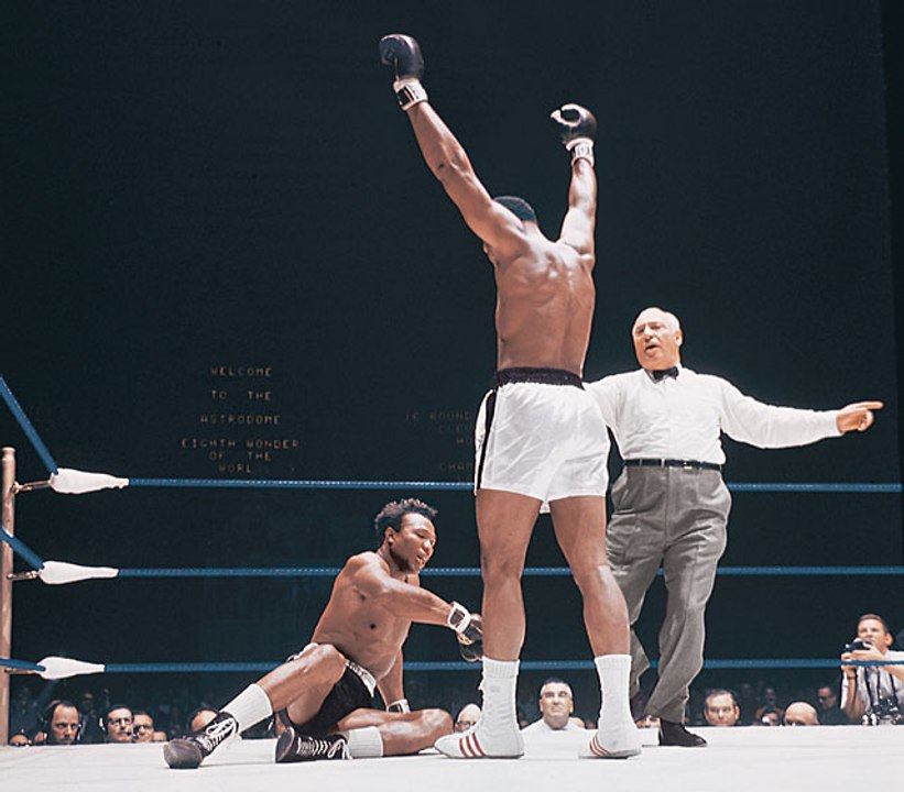 Mohamed Ali esquive 21 coups en 10 secondes! - Pourquoi Mohamed Ali est-il considéré comme le meilleur boxeur de tous les temps ?