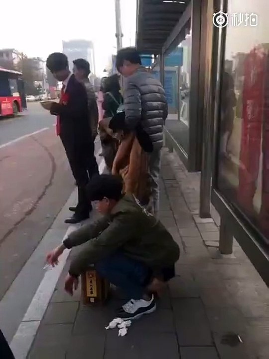 Man shits while waiting for bus