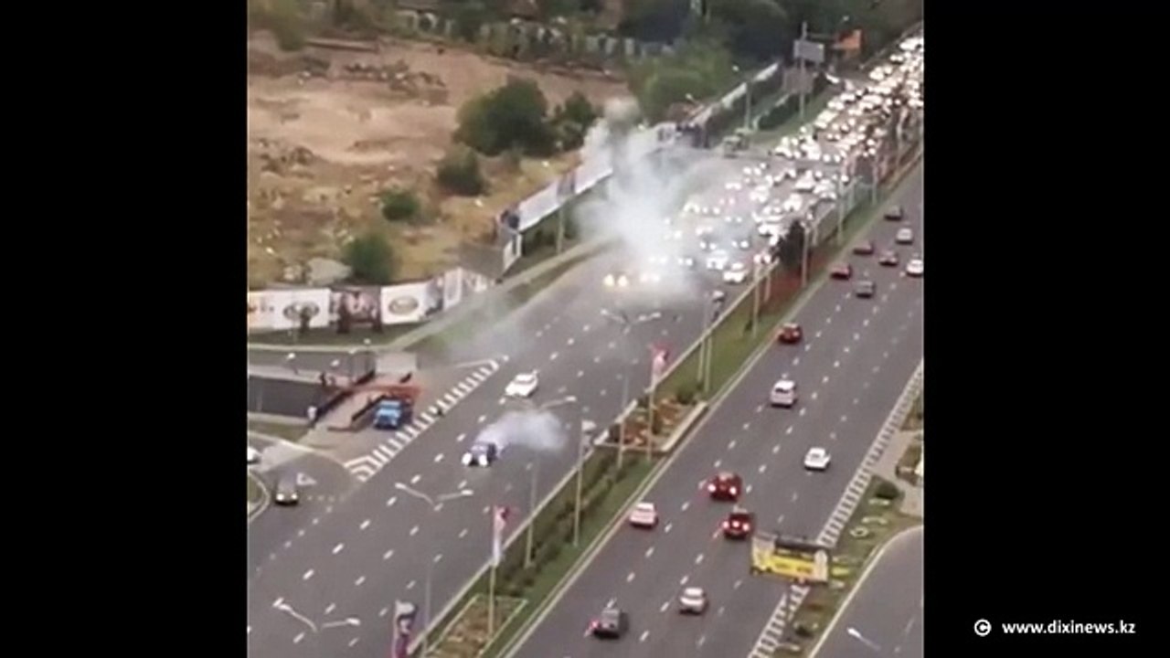 Свадебный кортеж в Астане и дрифт в Алматы