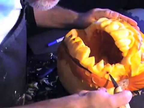 You MUST SEE - The SCARIEST Halloween Pumpkin EVER!!!