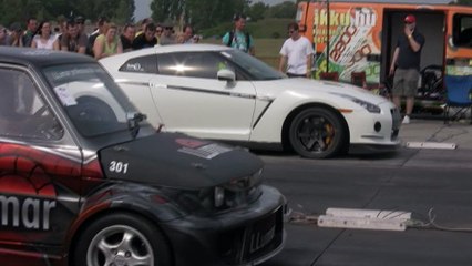 Nissan GT-R P800 Vs. Fiat 126 P Turbo
