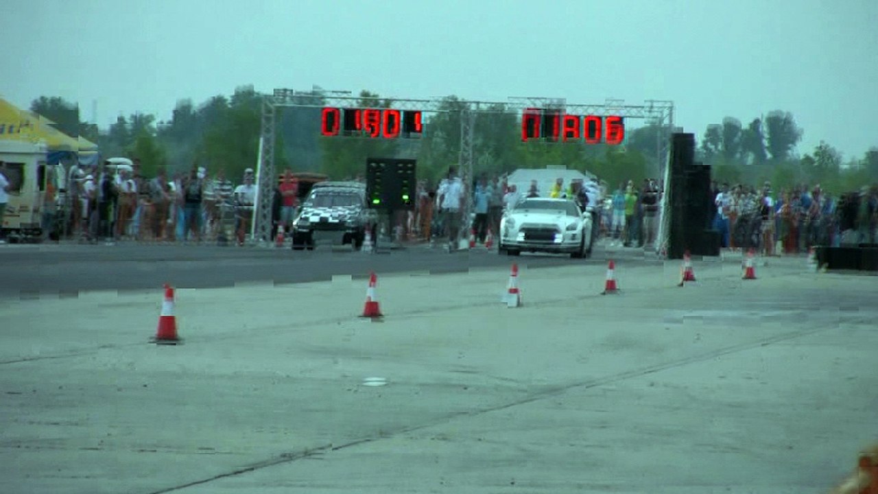 Nissan GT-R P800 Vs. Opel Corsa Turbo